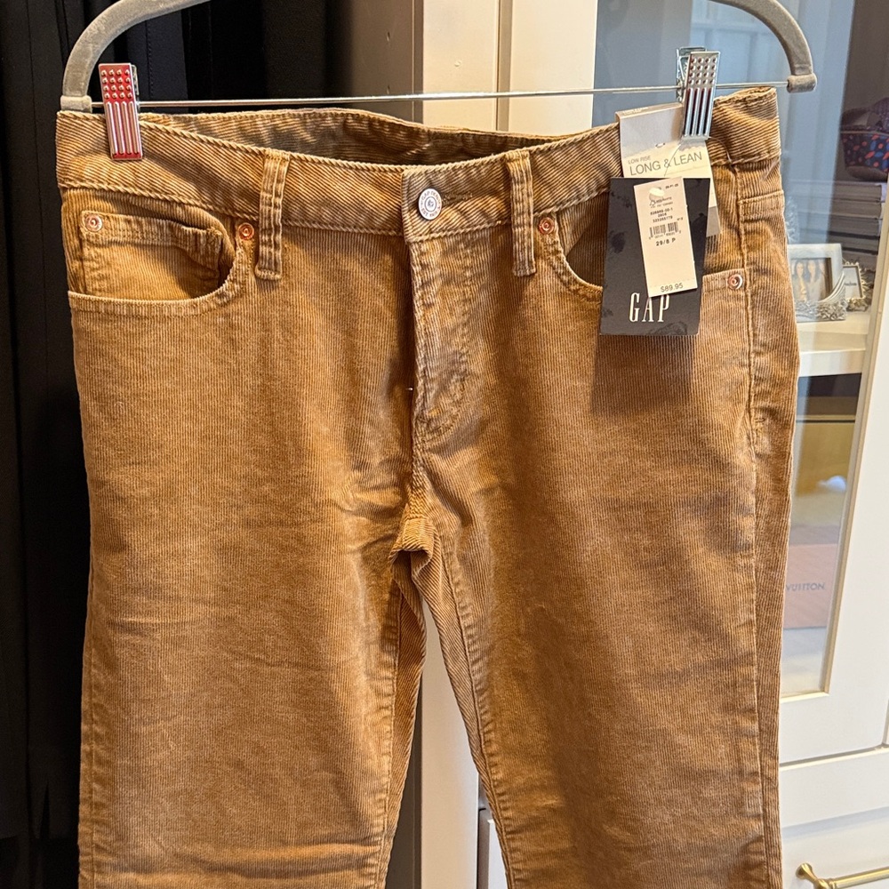 GAP women’s  Slim Straight Corduroy Jeans in Caramel BRAND NEW